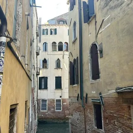 Ca' Tra Le Nuvole * Venice